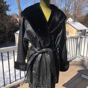 Wilson’s black leather/ fur trimmed coat size S